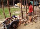 14_collecting-scrap-wood_momo-erika_20010824 (116KB)