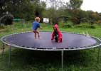 30_trampoline_momo-piper_20021015 (79KB)