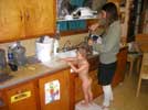 saraf/30_washing-dishes_momo-erika_20021212 (59KB)