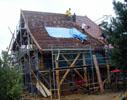 04_human-chain-tiles-to-roof_20010827 (97KB)