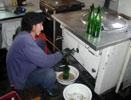 14_filling-bottles_ofek_20010913 (71KB)