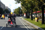 k77/03_car-free-day_family-bike_20010922 (113KB)