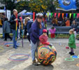 k77/04_car-free-day_momo-anva_20010922 (94KB)