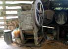 18_apple-grinder_20020530 (55KB)