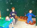 18_kids-room_jonah-momo_20021021 (55KB)
