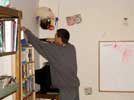 saraf/23_vacuuming-walls_moishik_20021208 (38KB)